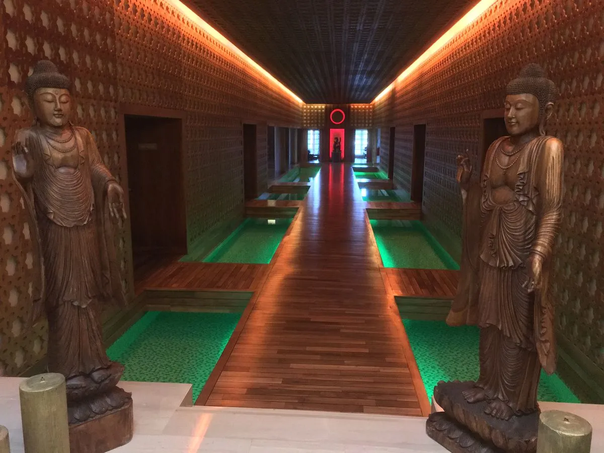 walkway_to_spa_massage_rooms.jpg